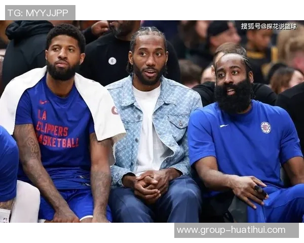 快船训练氛围轻松愉快全员笑容满面小卡频频亮相