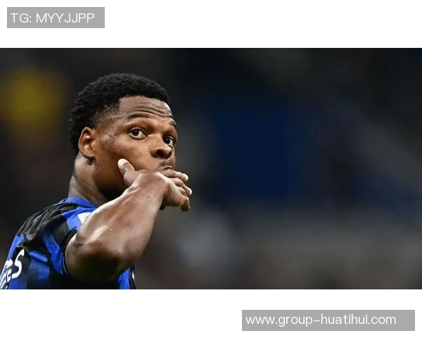 邓弗里斯谈被换下的不满情绪期待球队未来表现更佳